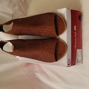 NWT! American Eagle Vista Vue bootie, brown, sz 13